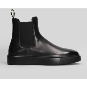 Tronchetti Triumph in Pelle Nera